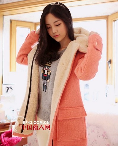 冬装毛呢外套连帽短款羽绒服搭配