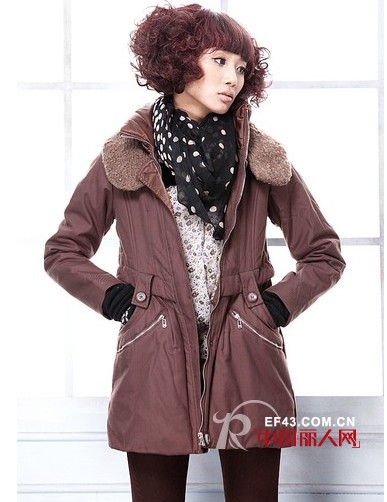 冬装时尚搭配 素净色彩时尚显瘦