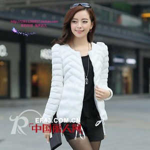 经典黑白色服装搭配 时尚简约有型的单品