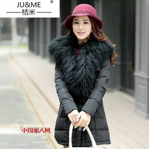 女装时尚搭配 皮草和羽绒拼接装搭配