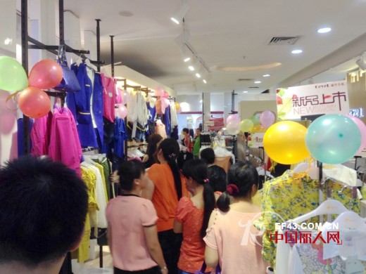 热烈欢庆城市衣柜女装店接二连三隆重开业