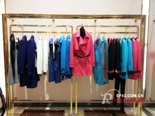 热烈祝贺俪思女装广东海丰岁宝百货店盛大开业