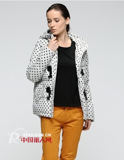 连帽羽绒服针织衫裙装 时尚搭配术