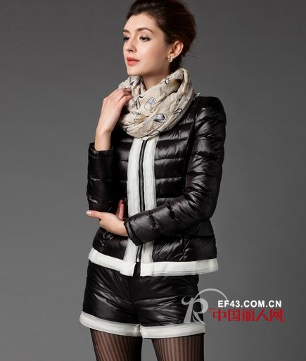 浪漫撞色拼接收腰羽绒套装时尚搭配