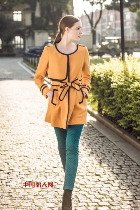 女式风衣外套怎么搭配更好看