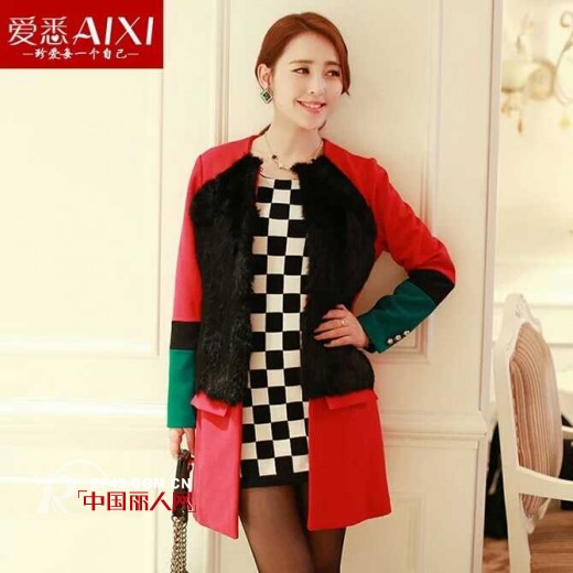 经典的大红和黑色的拼接装 时尚大方的搭配法术