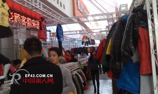 卡儿菲特品牌童装冬装产品特卖会正在进行中