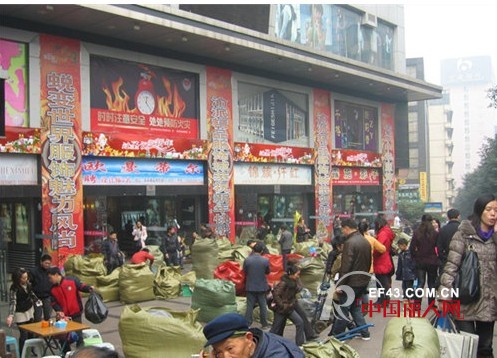 重庆朝天门渝派精品服饰城公交路线及地址