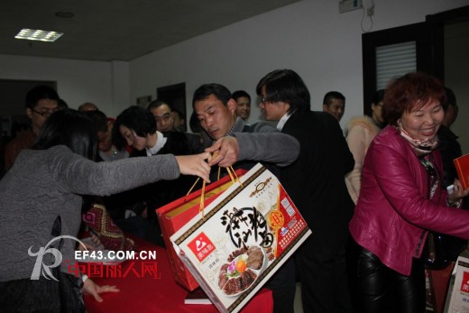 祝贺“叮当猫,M&Q大眼蛙童装2014‘马上行动’全国供应商新春见面会”隆重召开