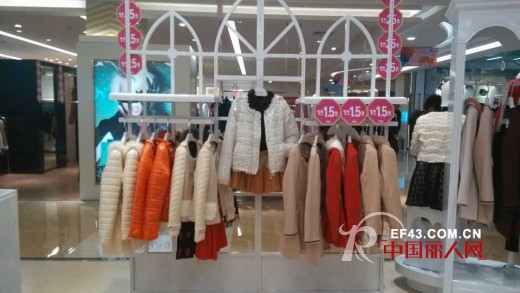 恭祝丹诗格尔女装2014强势入驻深圳布吉人人购物广场店盛大开业