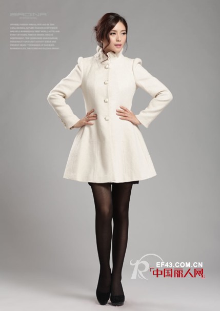 高品质羊毛呢大衣 让普通女人拥有瞩目光彩