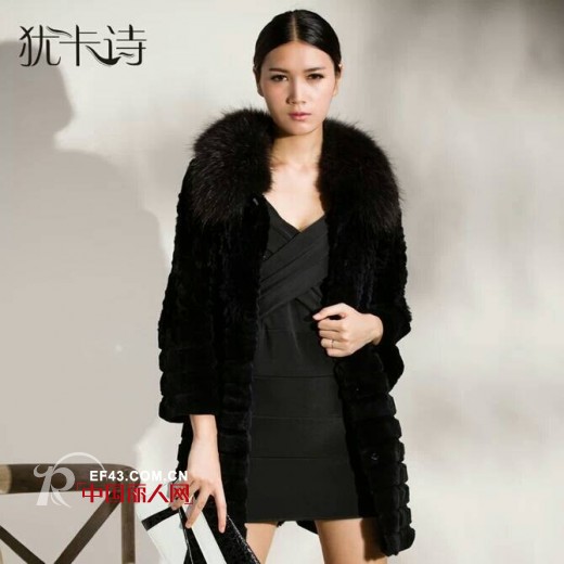 皮草大衣搭配 女人衣柜里的必备单品