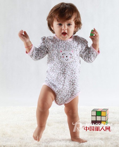 婴幼儿适合什么款式 婴童装什么品牌好