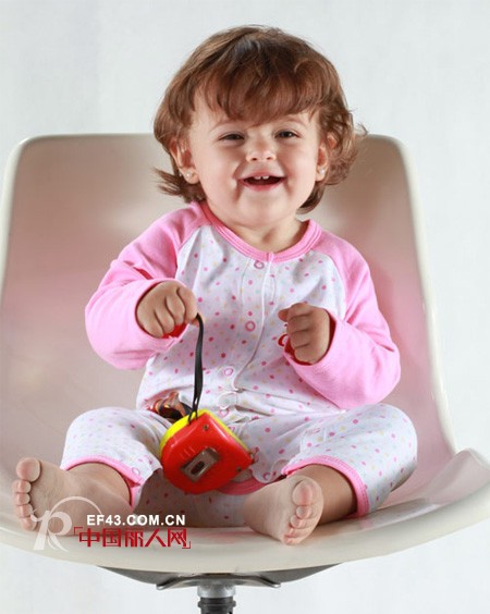 婴幼儿适合什么款式 婴童装什么品牌好