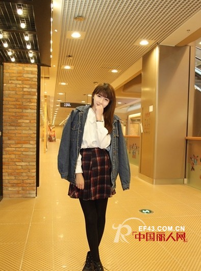 冬季牛仔外套怎么搭配显瘦又保暖