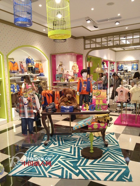 童装店铺怎么装修才吸引人 童装店该怎么陈列才让小朋友喜欢