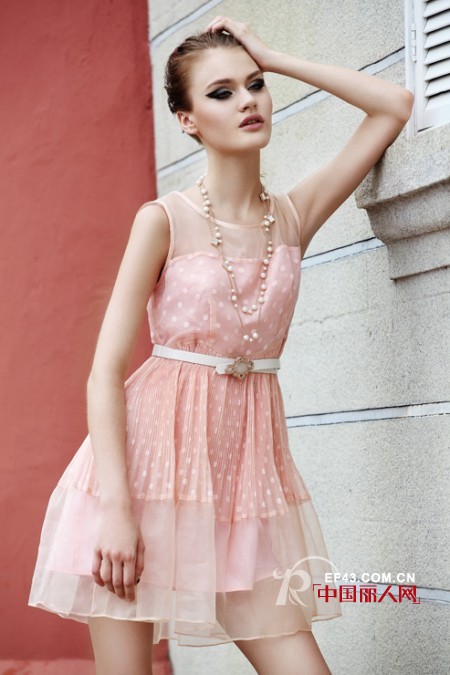 冬天打底穿什么 无袖连衣裙打底好看吗