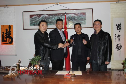 时亦潮男挺近东北 联手黑吉辽服装巨头抢占“潮头”