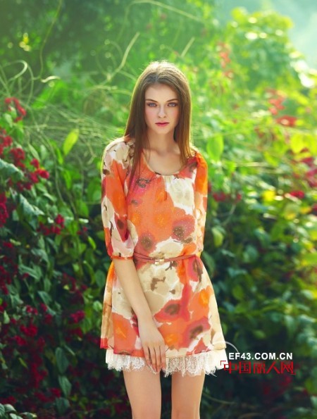 E-KISS（衣之吻）时尚女装用斑斓色彩迎接春夏