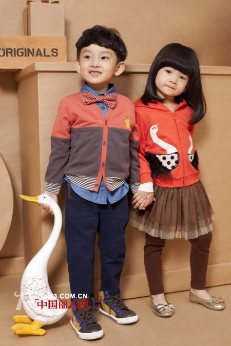 小女孩的服装怎么搭配好看 小女孩什么发型好看