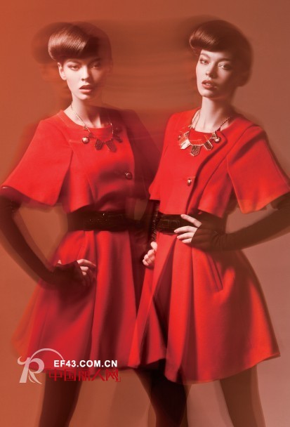 永不过时的红色 节日跑趴的红色外套搭配