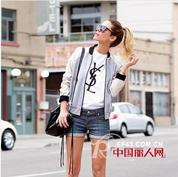 棒球服怎么搭配好看 棒球服搭配什么裤子