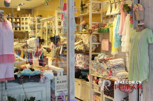 新手如何经营内衣加盟店