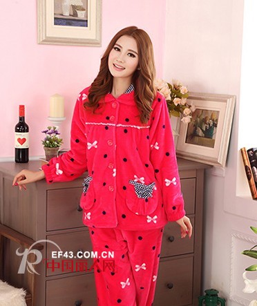 寒冷冬天 一件珊瑚绒家居服便可引领时尚潮流