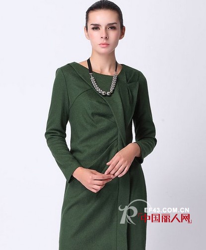 流行色彩搭配 中长裙穿出名媛感