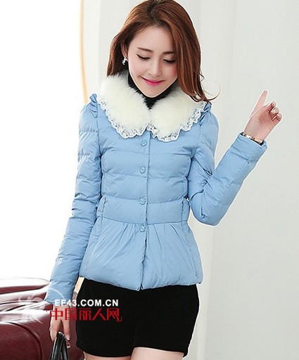 色彩女装时尚搭配 淡蓝色宝蓝色大衣搭配