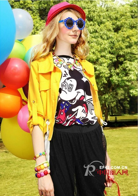 米奇图案服装搭配 春夏T恤什么图案比较流行