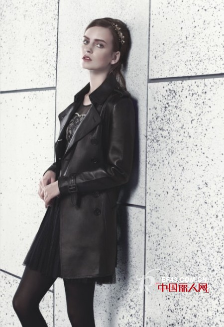 皮衣内搭穿什么好看 皮衣流行什么款式