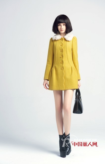 冬天穿黄色的外套好看吗 黄色外套搭配