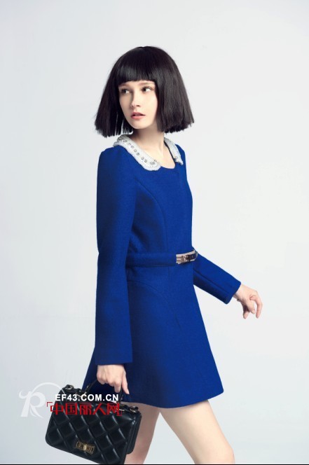 宝蓝色上衣搭配 宝蓝色冬装外套