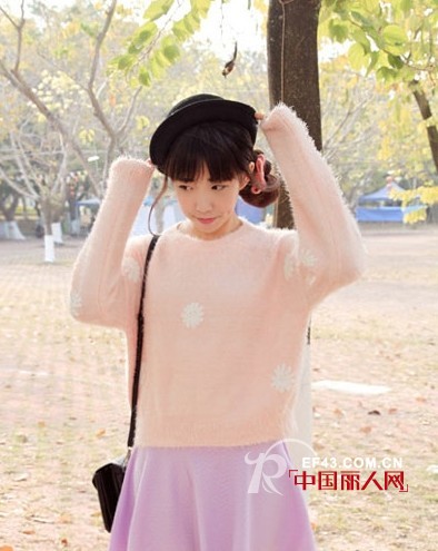 短款的套头毛衣怎么搭配更好看