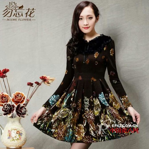 复古女装勿忘花搭配 塑造靓丽优雅的女性