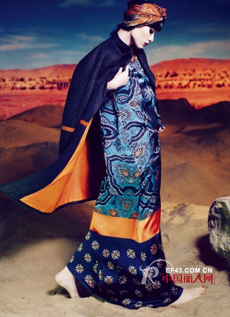 宝蓝色的廓型大衣搭配长裙好看吗