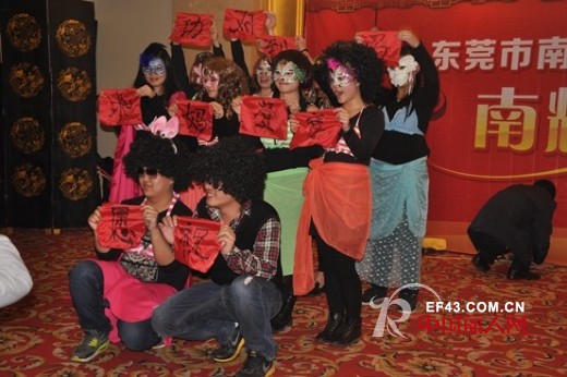 摩登妈咪2014春节晚会精彩纷呈 拿奖拿到心花怒放