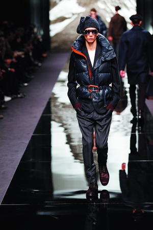 摩登男士踏雪去