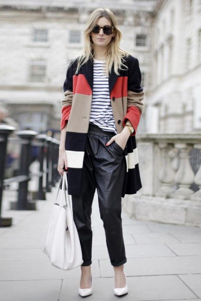 条纹搭配条纹容易眼花,但是裤子和配饰选择条纹衫上的颜色就可以平衡视觉压力。