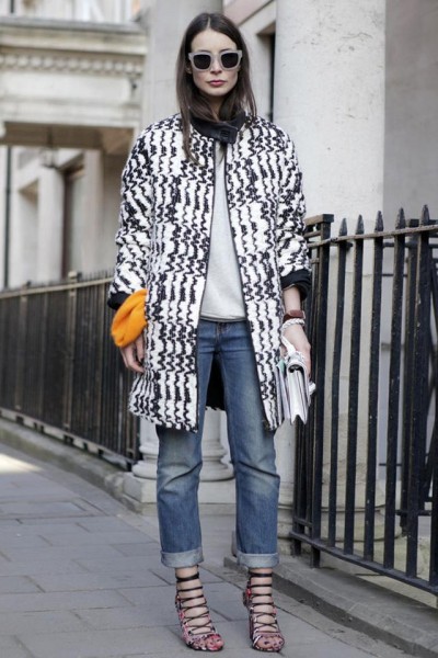 印花现在好得宠,喜欢低调的你不妨选择黑白印花款式,也不会有人再误认你是民族女孩了。