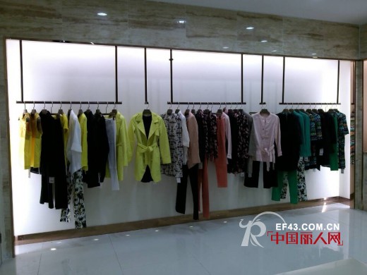 热烈庆祝LE SERBIE奕色女装成功进驻张家口尚峰国际购物广场