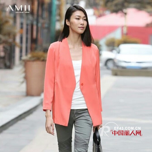 2014流行什么颜色? 亮色系女装时尚搭配