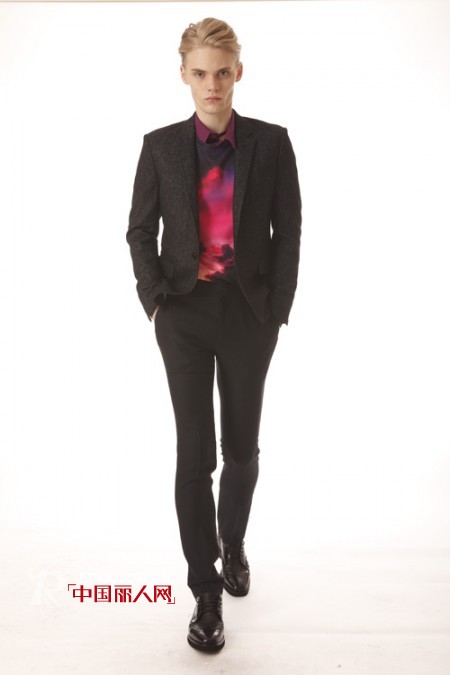 大热的星空印花衬衫怎么搭配才好看