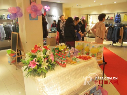 人间四月天女装上海川沙店会员日活动精彩纷呈