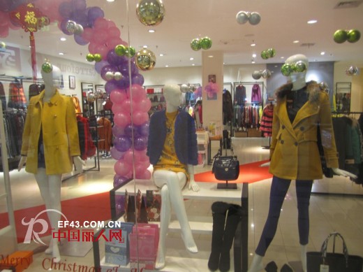 人间四月天女装上海川沙店会员日活动精彩纷呈