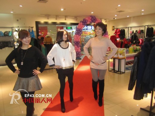 人间四月天女装上海川沙店会员日活动精彩纷呈