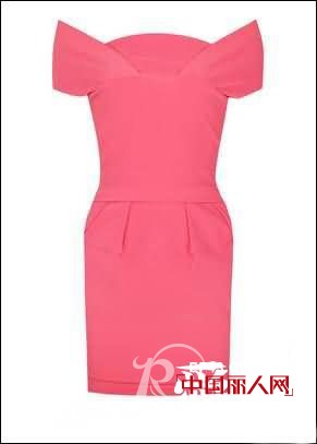 红色婚纱礼服应该如何准备