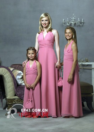 红色婚纱礼服的选择 红色伴娘服