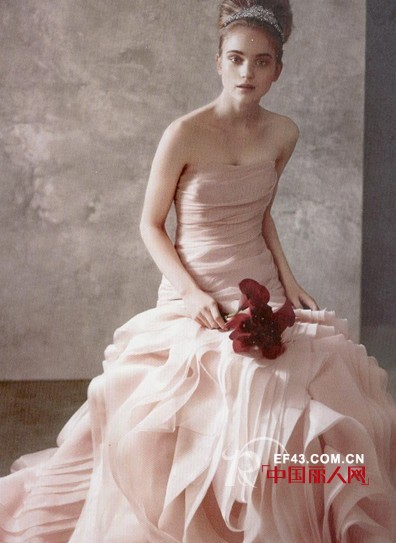 红色婚纱礼服怎么搭配